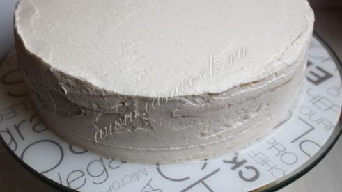 торт со сливочным кремом и яблоками