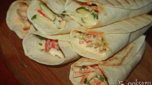 тортильи с курино-овощным салатом