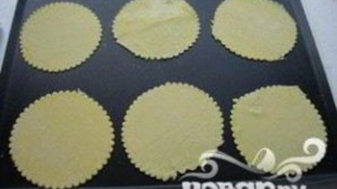 яблочные конвертики с миндалем и изюмом