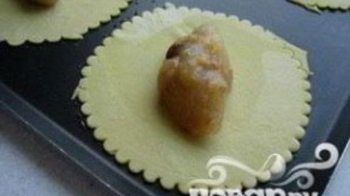 яблочные конвертики с миндалем и изюмом