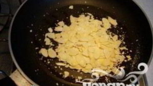 яблочные конвертики с миндалем и изюмом