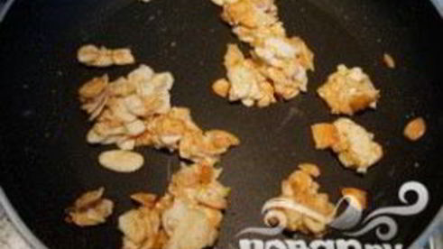 яблочные конвертики с миндалем и изюмом