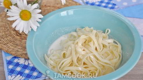 лапшевник детский с яблоком и изюмом