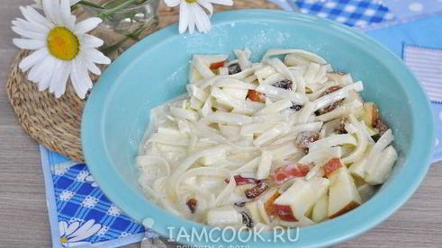 лапшевник детский с яблоком и изюмом