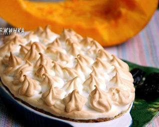 Трехслойная творожно-тыквенная запеканка с черносливом