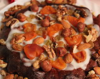 Творожная запеканка с изюмом и курагой