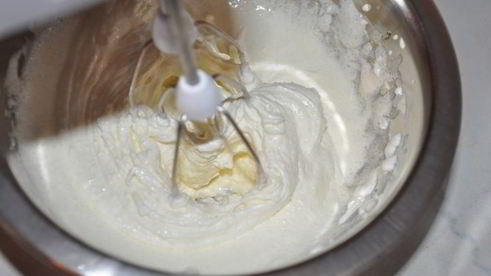 творожная запеканка с клубничным соусом