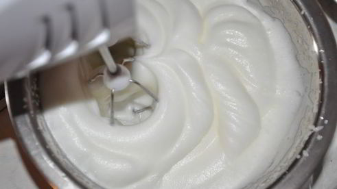 творожная запеканка с клубничным соусом