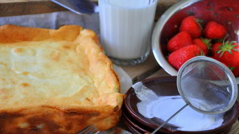 творожная запеканка с клубничным соусом