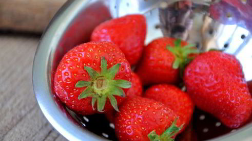 творожная запеканка с клубничным соусом