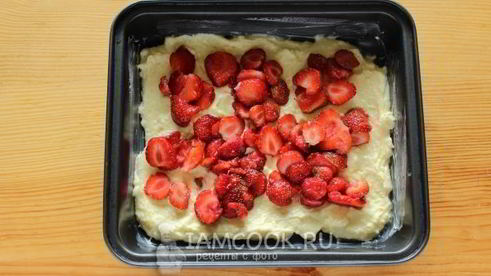 творожная запеканка с клубникой