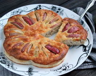 Запеканка из домашнего творога и бурого риса с яблоками