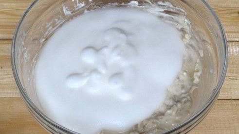 запеканка из домашнего творога и бурого риса с яблоками