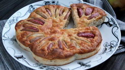 запеканка из домашнего творога и бурого риса с яблоками