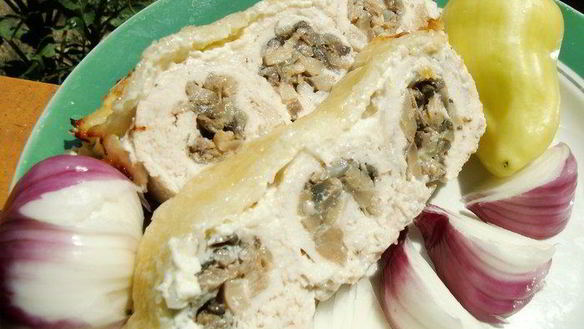 Рецепт Запеканка из куриных рулетиков с грибами под сливочной заливкой