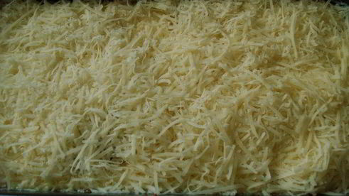 запеканка из куриных рулетиков с грибами под сливочной заливкой