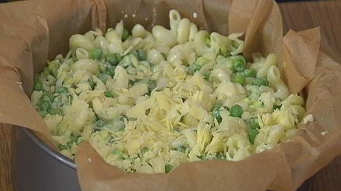 запеканка из макарон с горошком, цукини и творогом