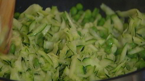 запеканка из макарон с горошком, цукини и творогом