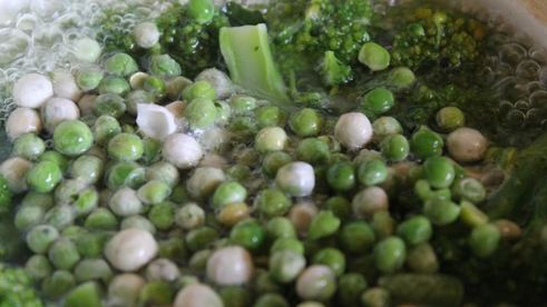 запеканка из риса и овощей с нежной копчено-вареной грудинкой