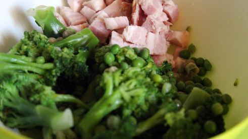 запеканка из риса и овощей с нежной копчено-вареной грудинкой