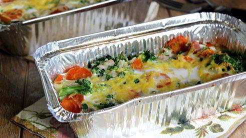 запеканка из риса и овощей с нежной копчено-вареной грудинкой