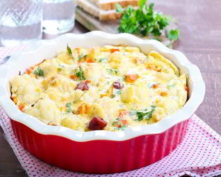 Запеканка из цветной капусты и кабачков с беконом