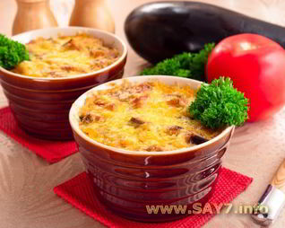 Запеканка с баклажанами и фаршем с соусом Бешамель