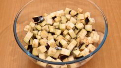 запеканка с баклажанами и фаршем с соусом бешамель