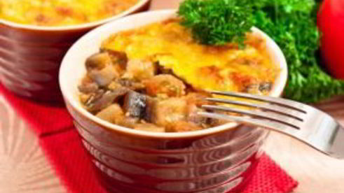 запеканка с баклажанами и фаршем с соусом бешамель