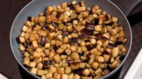 запеканка с баклажанами и фаршем с соусом бешамель