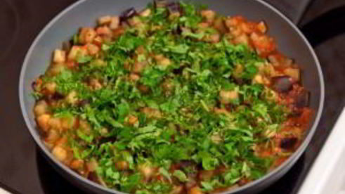 запеканка с баклажанами и фаршем с соусом бешамель