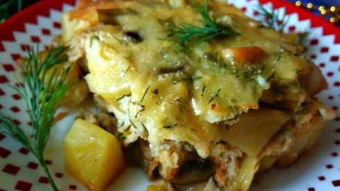 запеканка с курицей, грибами и луком-пореем