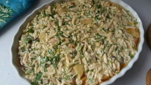 запеканка с курицей, грибами и луком-пореем