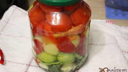ассорти из физалиса, помидоров и сладкого перца на зиму