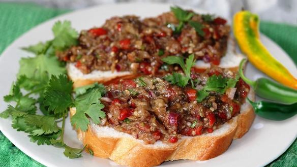 Рецепт Баклажанная икра острая на зиму пальчики оближешь