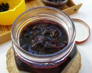 Черника в собственном соку на зиму без сахара