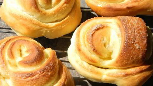 булочки с джемом и штрейзелем