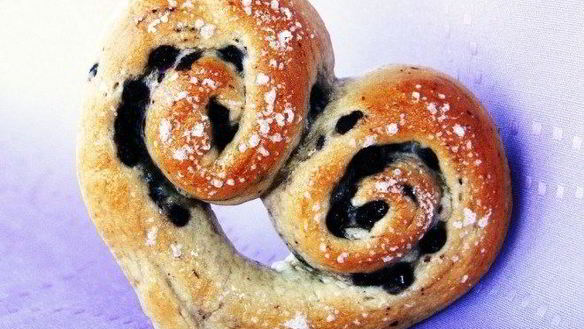 Рецепт Булочки в форме сердечек с корицей и джемом