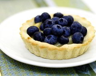 Лимонные корзиночки с черникой и джемом