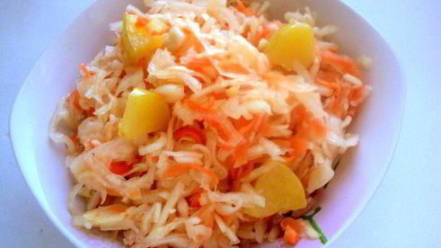 капуста квашенная с яблоками в банке