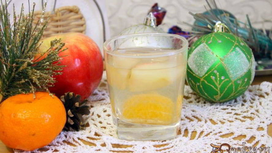 Рецепт ароматный компот из яблок и мандаринов