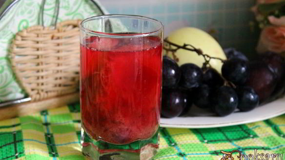 Рецепт Фруктово-ягодный компот с корицей и кардамоном