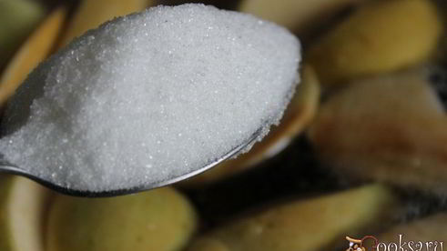 фруктово-ягодный компот с корицей и кардамоном