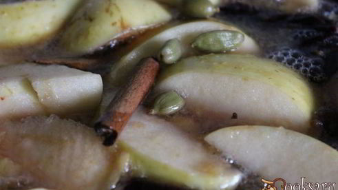 фруктово-ягодный компот с корицей и кардамоном