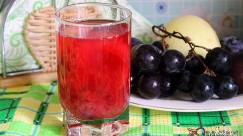 фруктово-ягодный компот с корицей и кардамоном