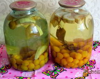 Компот из алычи с кабачком