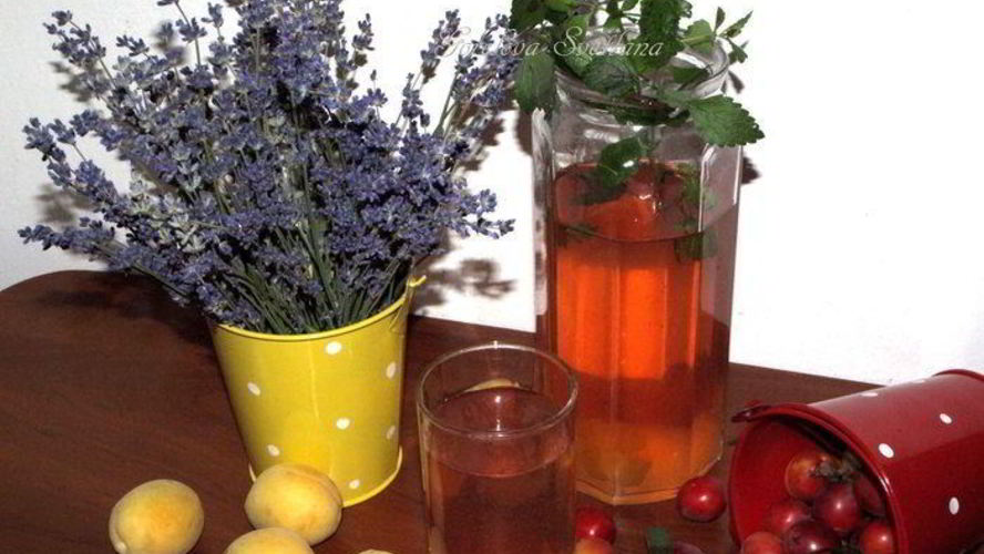 Рецепт компот из алычи с мелиссой