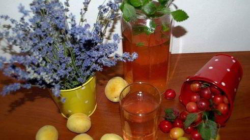 компот из алычи с мелиссой