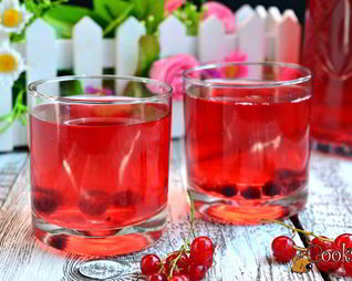 Компот из красной и черной смородины
