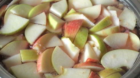 компот из персиков, яблок и малины с мелиссой